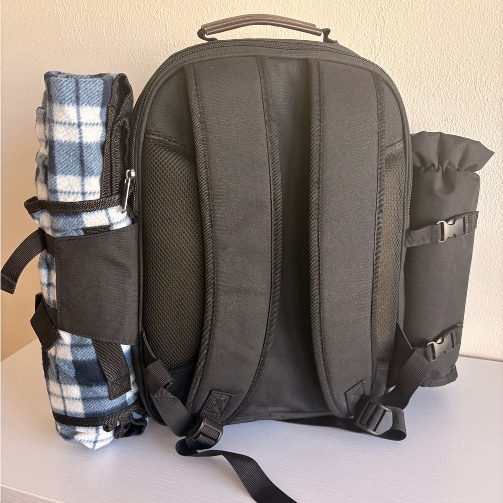 Black Picnic Backpack Set of 4 - Picture 4 of 10